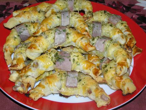 sonkas-sajtos_kifli_2.jpg
