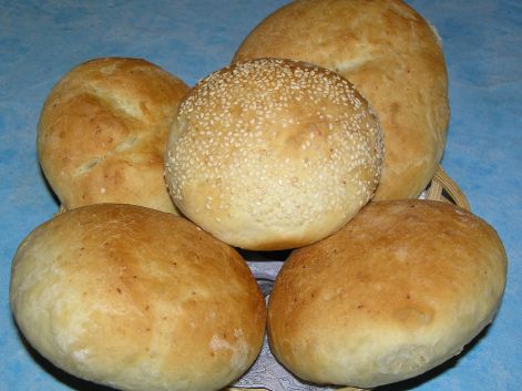 zsemle-kifli_1.jpg